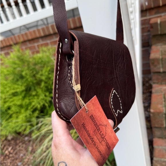 Berber Leather Handmade in Morocco Brown Leather Saddle Handbag NWT Crossbody - Picture 3 of 10
